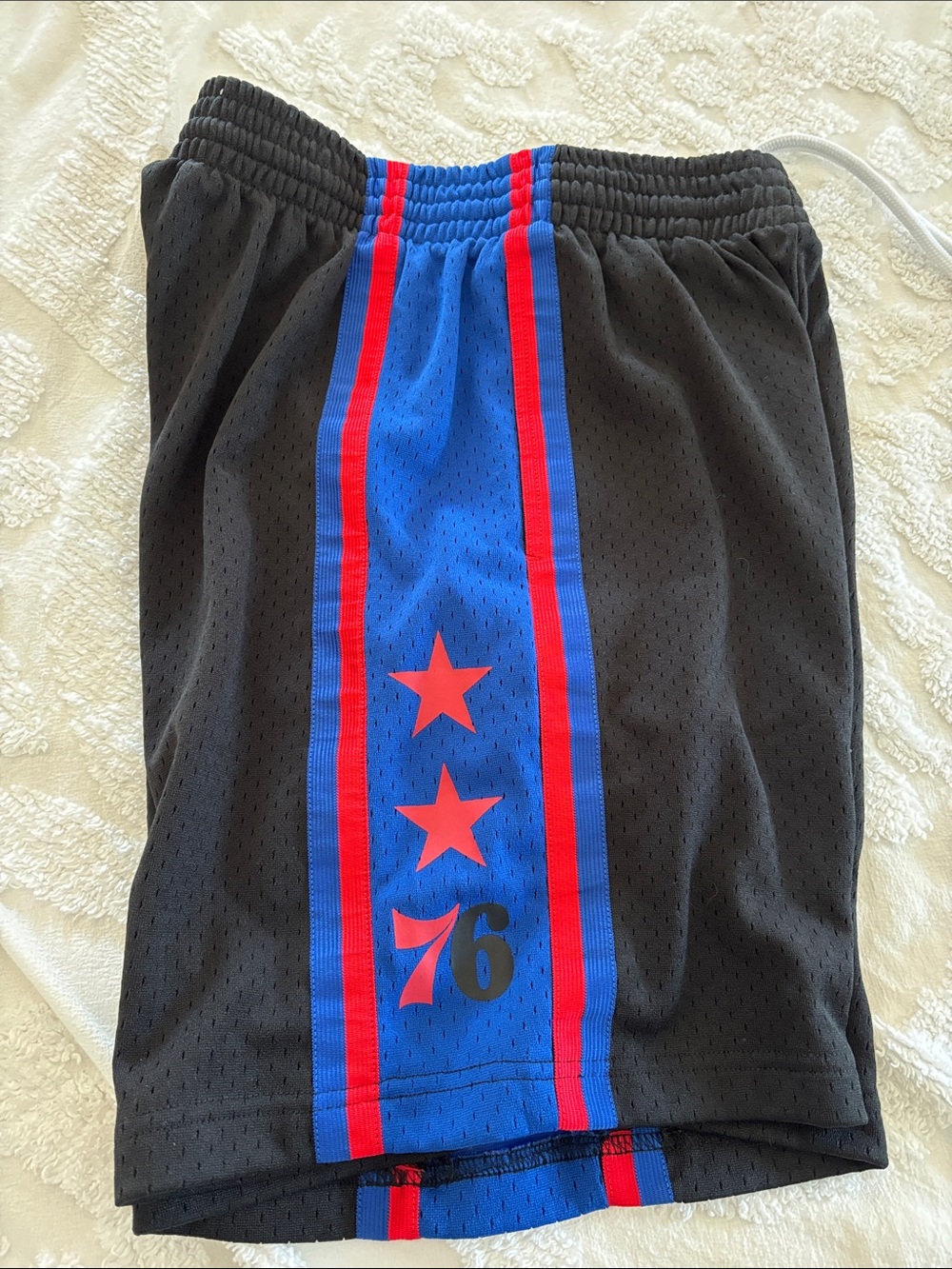 Men’s 76ers shorts from Hardwood Classics